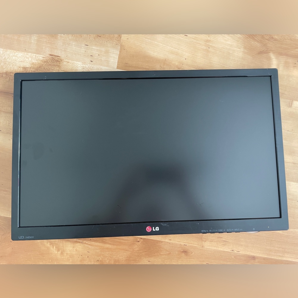 LG Flatron 24EN33TV-B 24” LED Monitor TV with Power Adapter